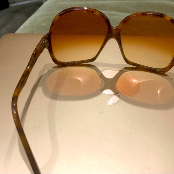 Yves St Laurent vintage tortoise sunglasses. Very good condition.Made Paris. - Picture 3 of 4
